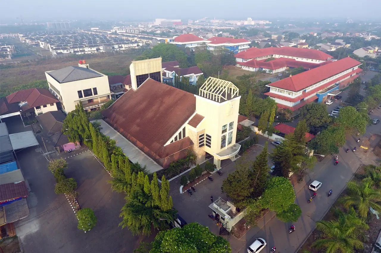 Gereja St. Odilia tampak dari atas