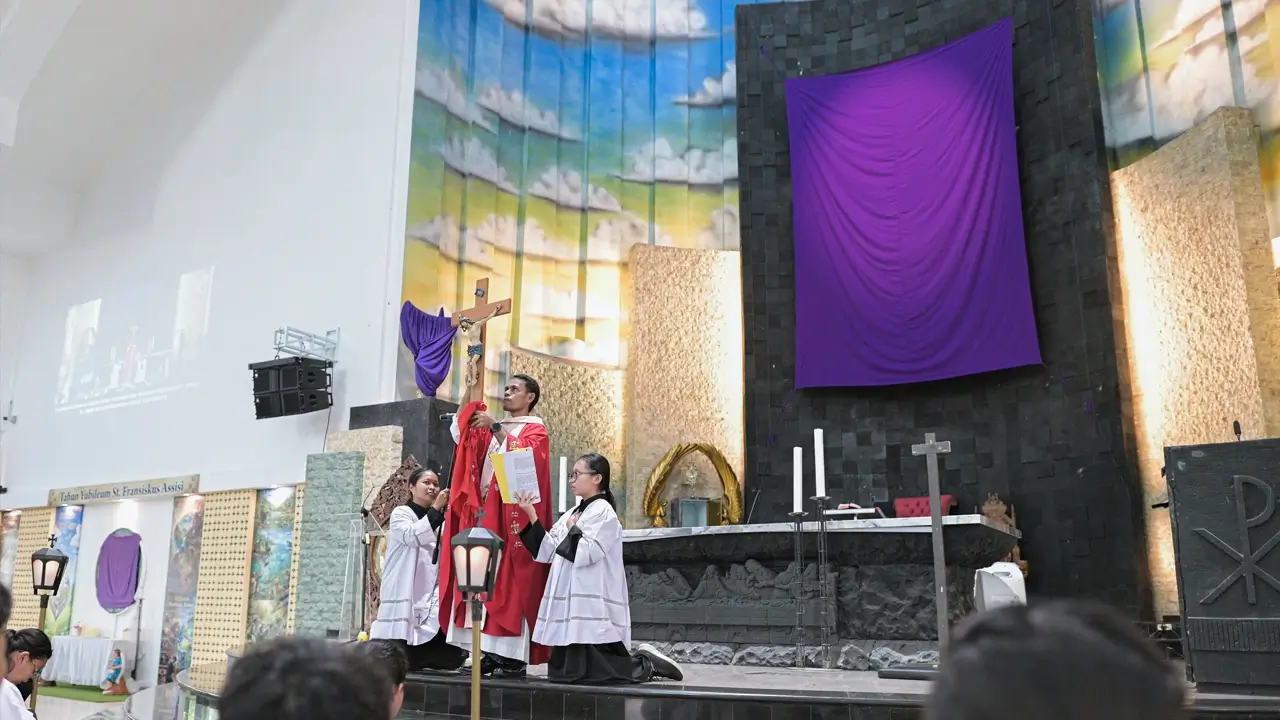 Jumat Agung di Gereja St. Odilia: Dari Tablo hingga Ibadat
