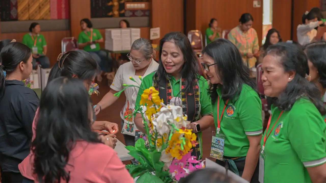 Eco Flower Workshop and Contest Meriahkan HUT ke-29 WKRI Cabang St. Odilia